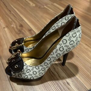 Guess Classic Elegant Women's Peep-Toe Heels with Monogram Design Size 5 1/2